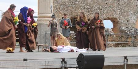 Imagen El Centro José Rodao de Cantalejo se estrena en la Muestra Provincial con teatro griego y comedia en verso