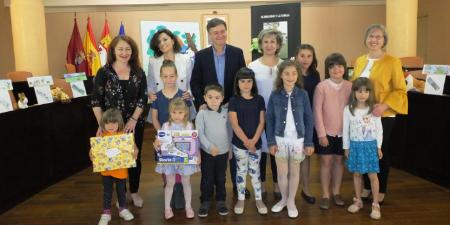 Imagen Cerca de un millar de escolares participan en la decimotercera edición del concurso de marcapáginas, convocado por los Bibliobuses de la Diputación