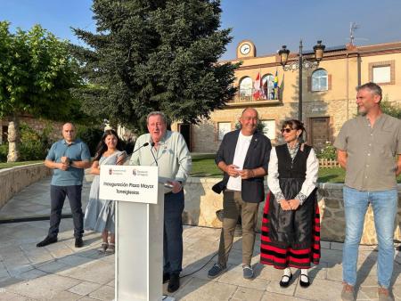 Imagen Torreiglesias celebra la conclusión de la remodelación integral de su Plaza Mayor con un acto de inauguración al que ha asistido el presidente de la Diputación